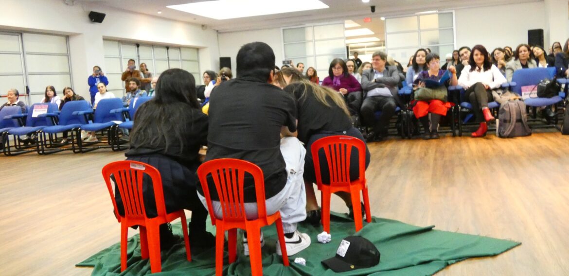 Voces Enjauladas: Teatro del oprimido para la transformación